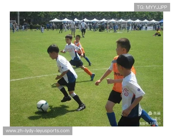 足球黄牌预警机制如何影响现代比赛攻防节奏